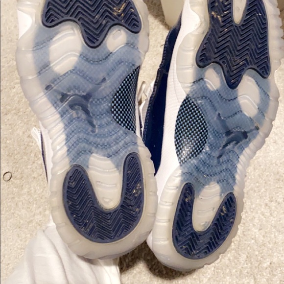 Jordan 11s size 6y - Picture 3 of 3